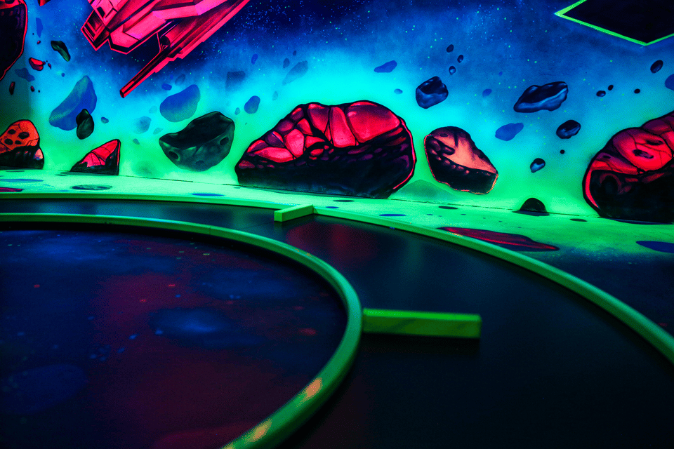 Zurich: Black Light Galaxy Minigolf