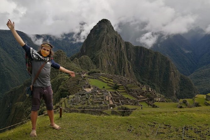 2.5hr Guided Tour of Machu Picchu With Top-Rated Private Guide - Guide and Meeting Information
