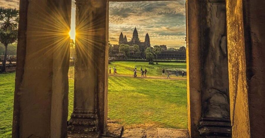 2-Day Angkor Tour of Sunrise, Sunset & Banteay Srei Temple