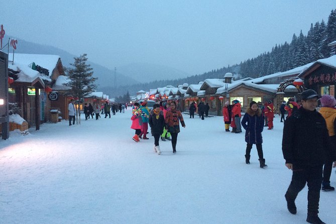 2-Day Private Trip to China Snow Town and Yabuli Ski Experience From Harbin