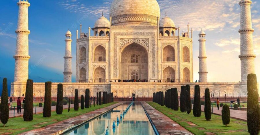 2 Days Agra Sightseeing Tour With Fatehpur Sikari