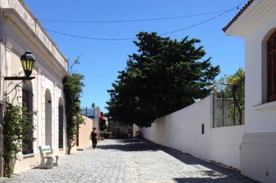 2-Days and 1 Night at Colonia Del Sacramento - Tour Overview
