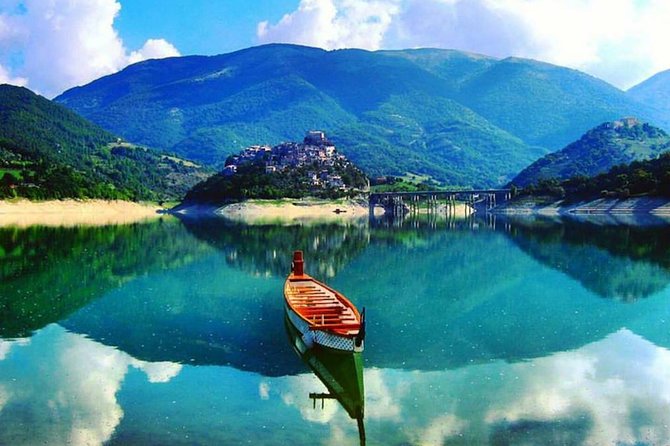2 Days: Hike the Peak, Kayak the Lake, Visit Castle and Best Food