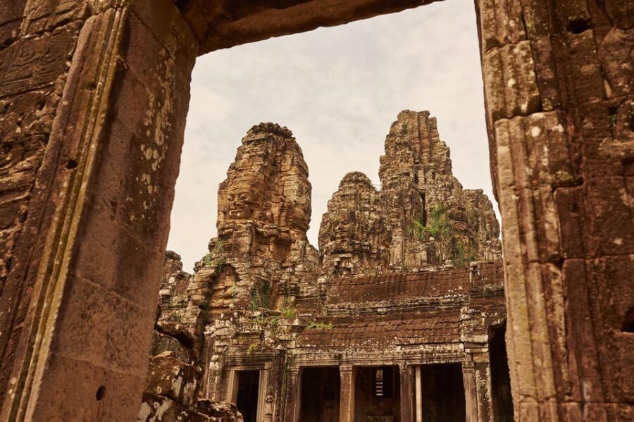 4 Days Private Tour Phnom Penh & Siem Reap Include Flight