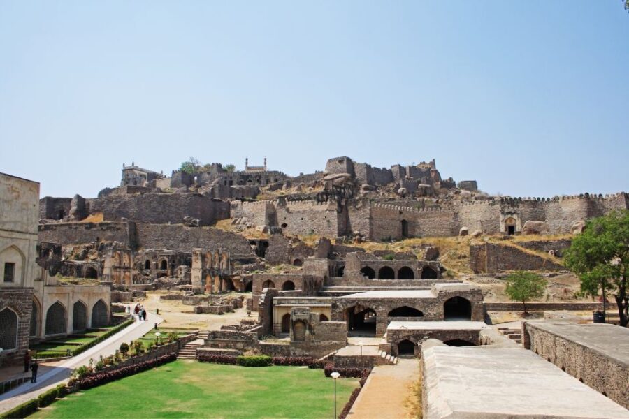 6-Hours Golconda Fort & Qutub Shahi Tombs Tour With Transfer - Tour Overview