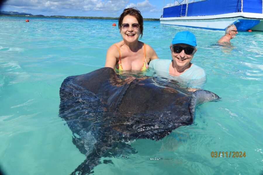 6-Hours Guided Stingray Tour in the East Coast of Antigua