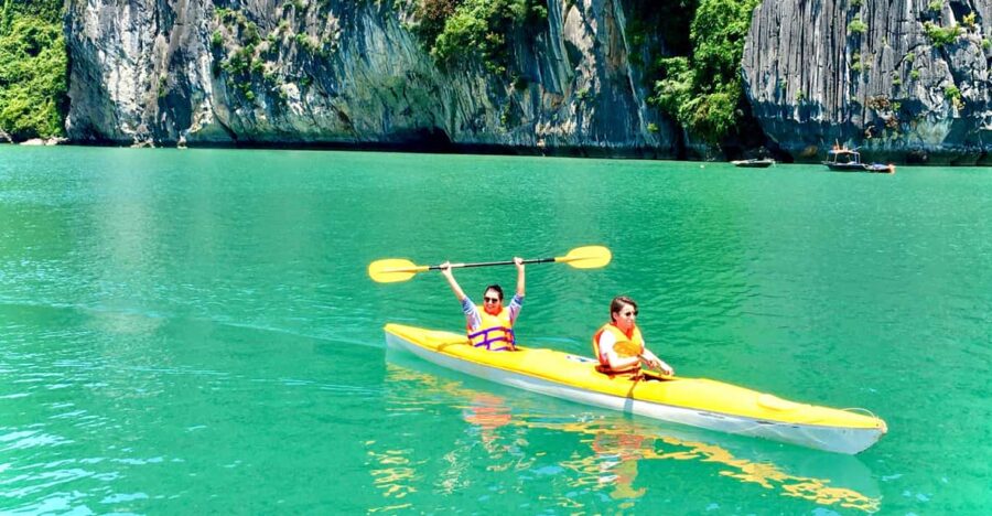 6 Hours Ha Long Bay Group Tour:Sung Sot-Ti Top-Kayaking
