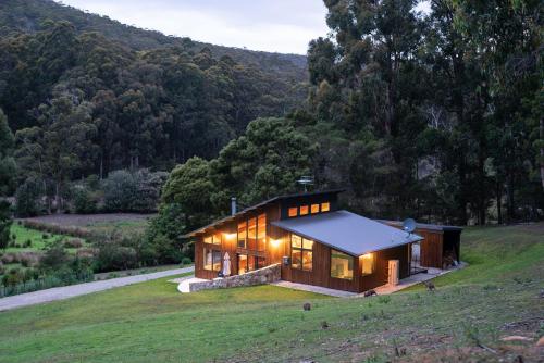 Adventure Bay Retreat Bruny Island - Location and Surroundings