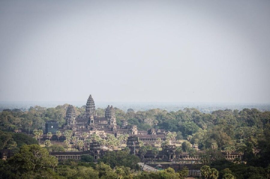Angkor Balloon Sunrise or Sunset Ride and Pick Up/Drop off