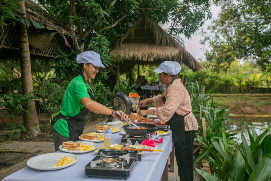 Angkor Wat: Guided Sunrise Bike Tour W/ Breakfast and Lunch
