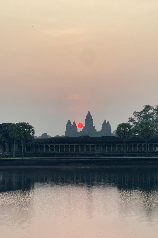 Angkor Wat Sunrise Small Group Tour in Siem Reap