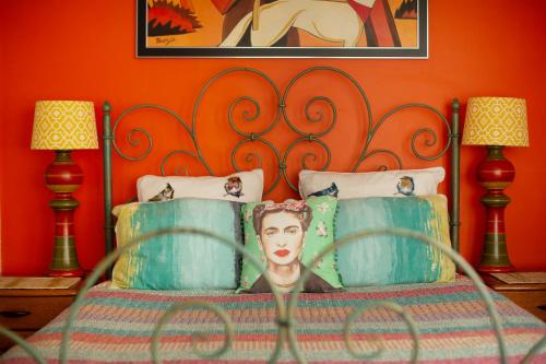 Assemblage Boutique Art B & B - Captivating Boutique Art Experience