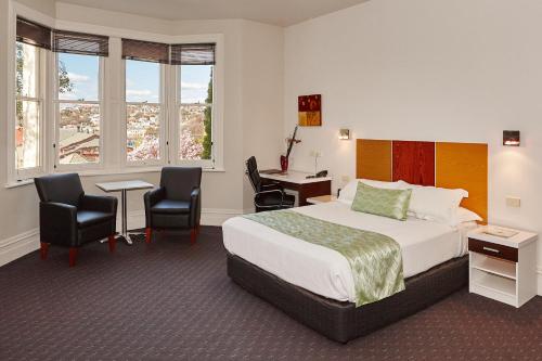 Auldington Hotel - Overview and Location