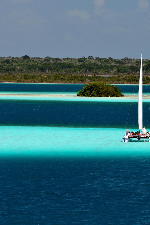 Bacalar Private Catamaran Lunch and Drinks From Costa Maya