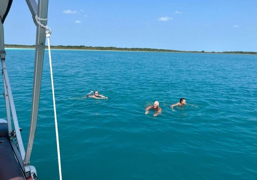 Bacalar’s Best: Cenote Azul and Lagoon Tour in Pontoon