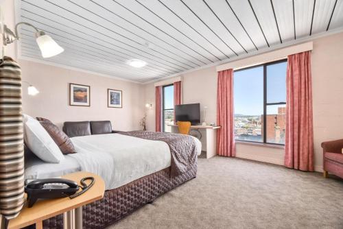 Balmoral On York - Location and Ratings
