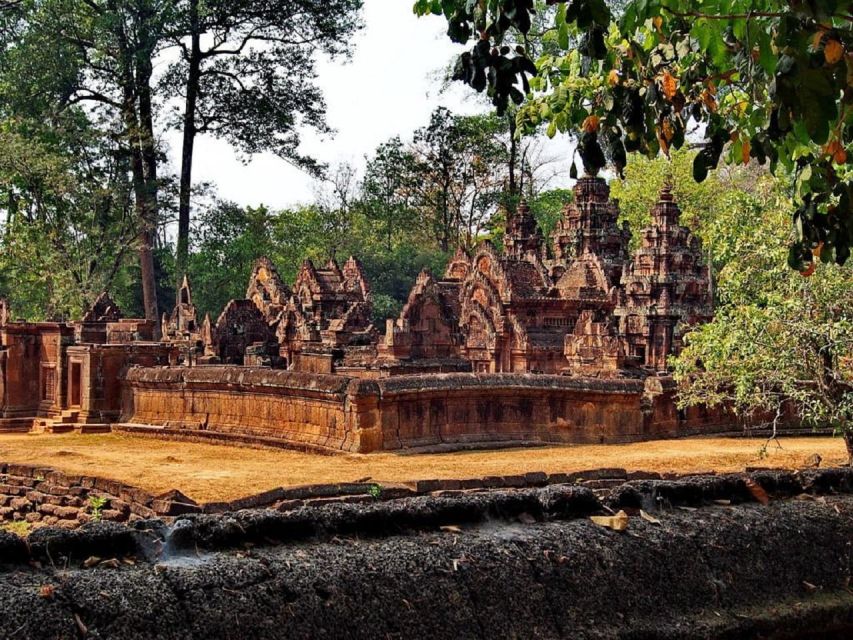 Bantreay Srei (Lady Temple), Kbal Spean and Landmine Museum - Tour Overview