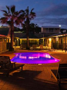 Bay Lodge - Location and Overview