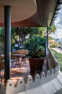 Beach Hotel Resort - Location and Surroundings