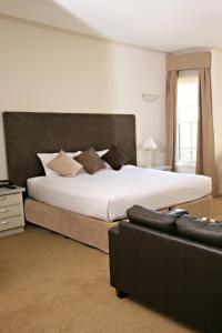 Beau Monde International - Location and Accessibility