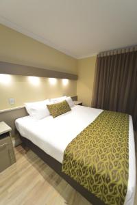 Bentley Motel - Location and Accessibility