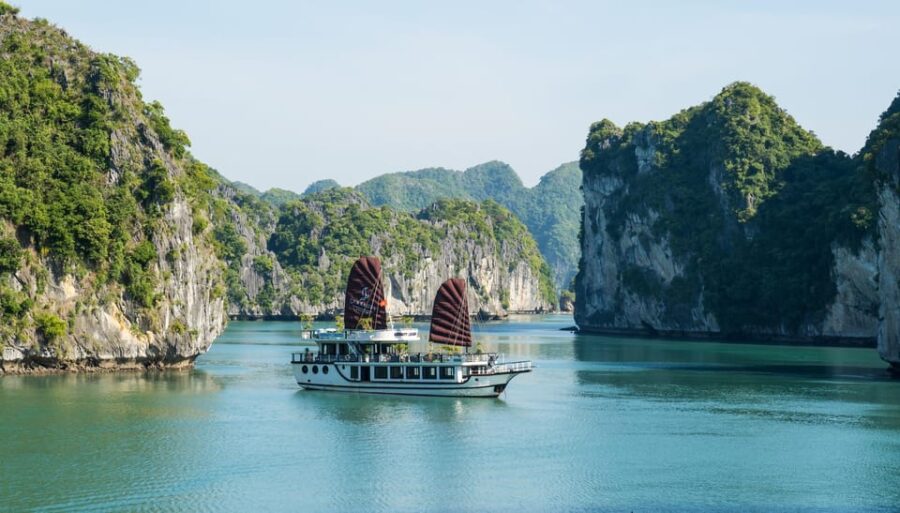 Best Love - Full Day Boat Tour to Lan Ha Bay and Ha Long Bay