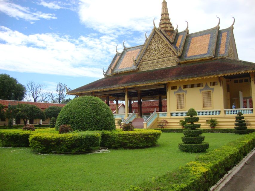 Best of Phnom Penh: Half-Day Private City Tour