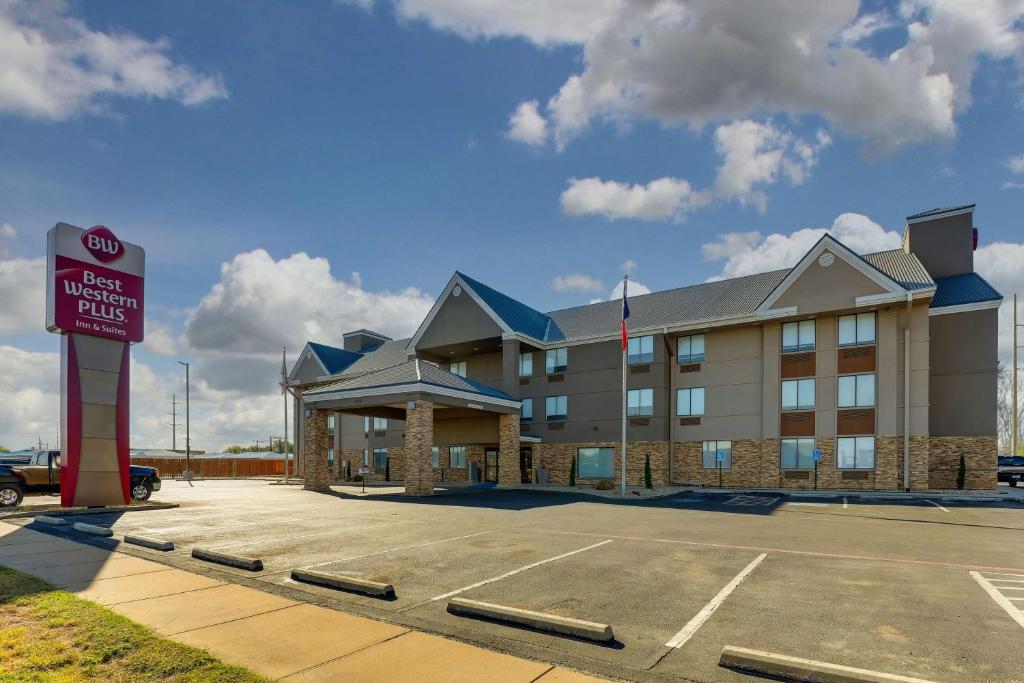 Best Western Plus Riata Hotel - Hotel Overview