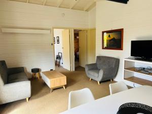 Bicheno by the Bay - Location and Surrounding Attractions