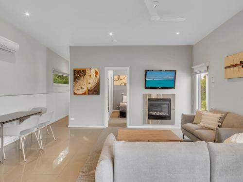 BIG4 Ingenia Holidays Queenscliff Beacon - Location and Overview