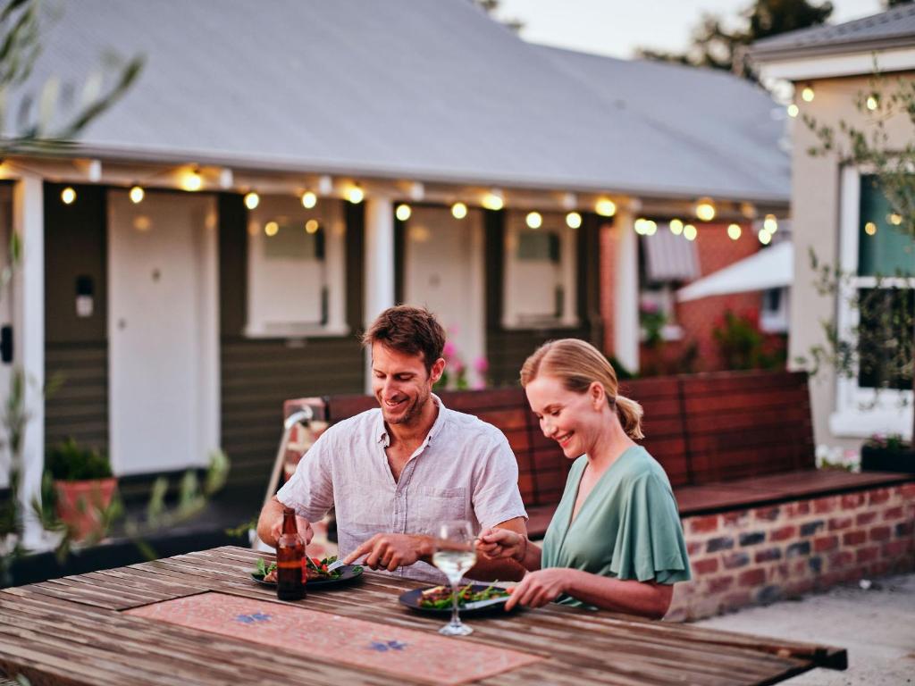 Best Hotels In Collie