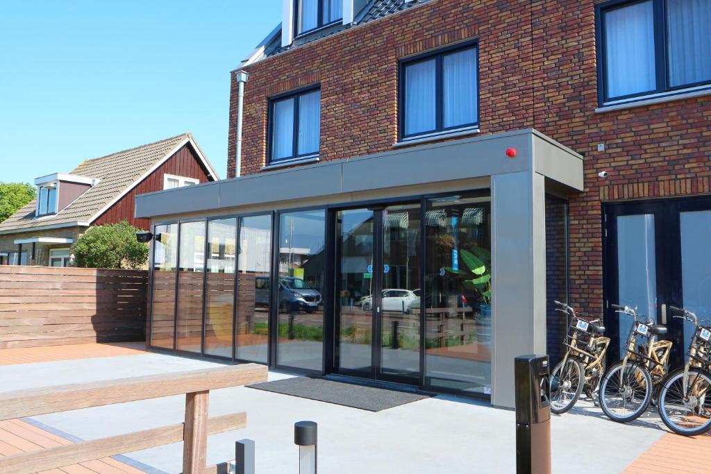 Blue Mansion Hotel - Location and Accessibility