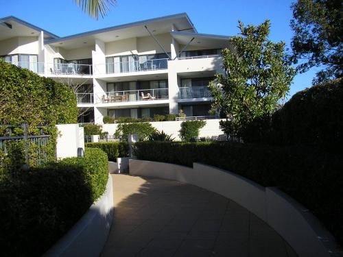 Boathouse Resort (Water Front) - Location and Neighborhood