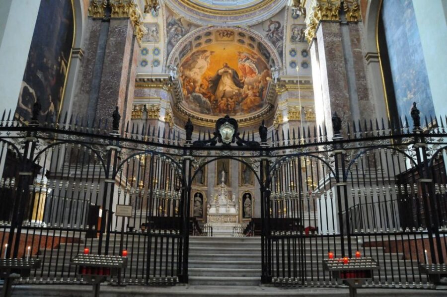 Bologna: Churches and Cathedrals Walking Tour