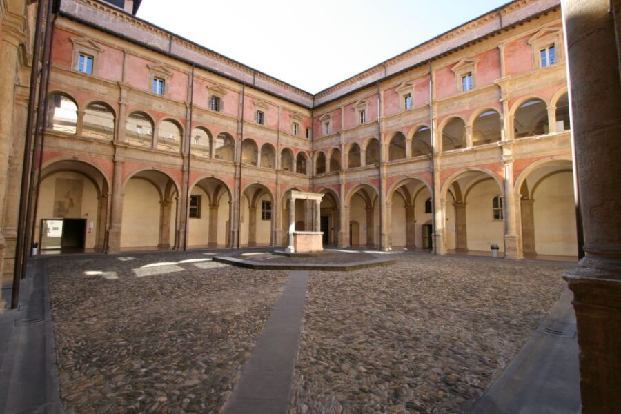 Bologna Theme Tour: the Oldest University in Europe