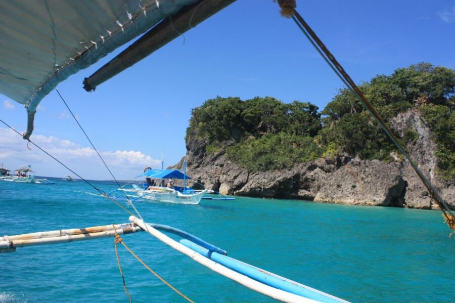 Boracay Island Hopping With Buffet Lunch