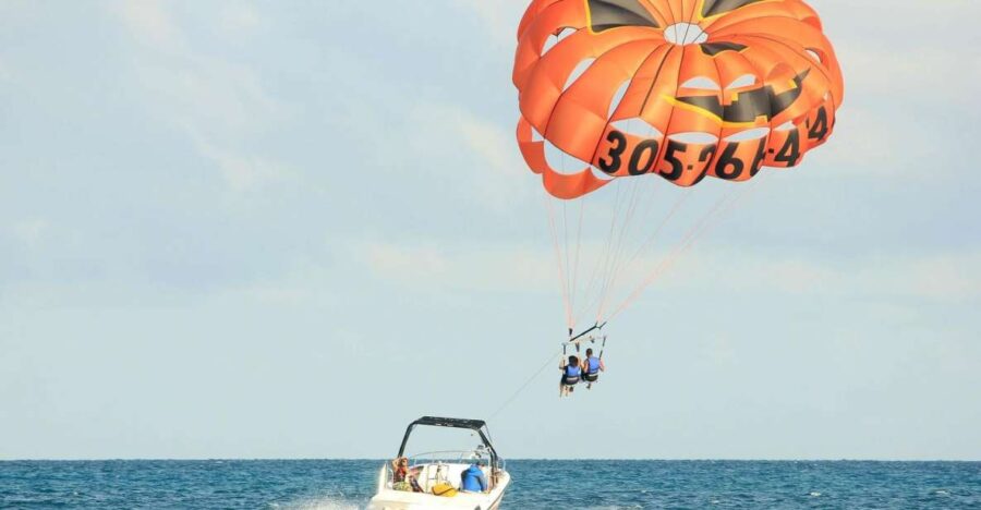 Boracay: Solo or Tandem Parasailing Experience