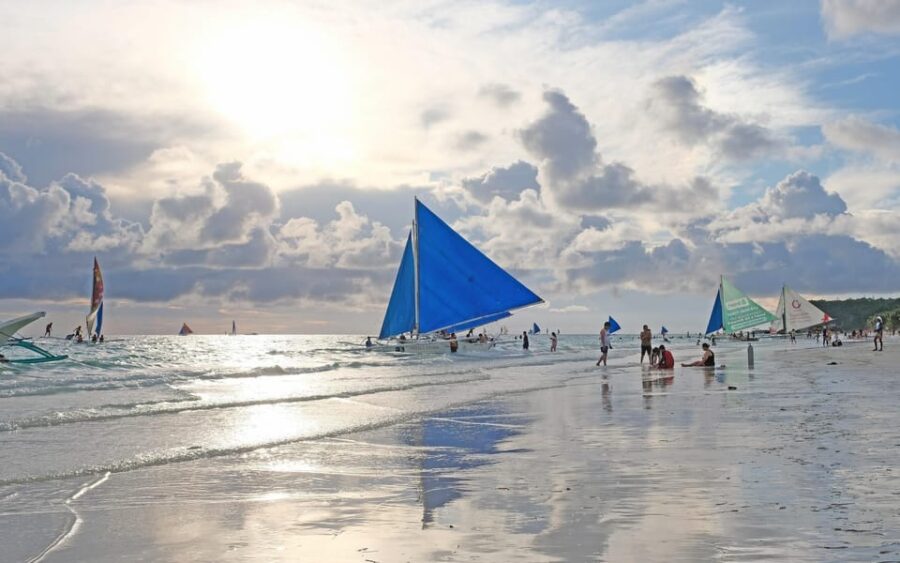 8 Best Sailing Experiences In Boracay