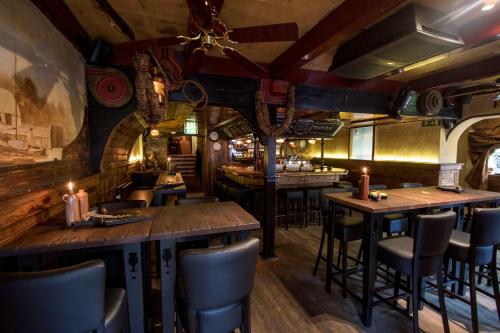 Boutique Hotel Elburg With Tapperij - Overview and Location