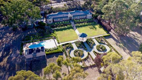 Brice Hill Country Lodge - Location and Proximity