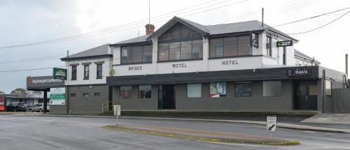 Bridge Hotel - Location and Directions