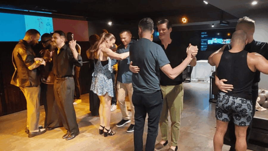 Buenos Aires: Dinner, Show, Tango Class and Transportation.