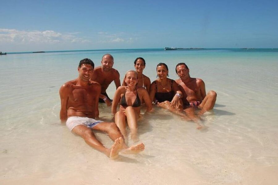 Cancun: Isla Contoy & Shopping Tour in Isla Mujeres