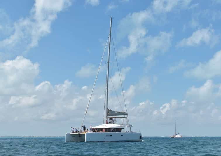 Cancun: Isla Mujeres Catamaran Tour With Lunch and Snorkel