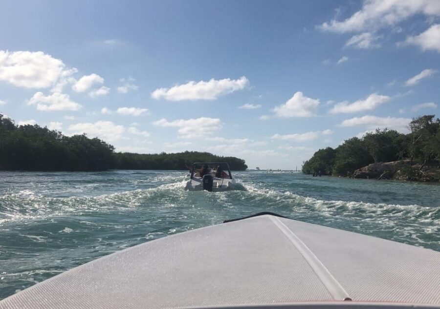 Cancun: Laguna Nichupte Speedboat Snorkeling Tour