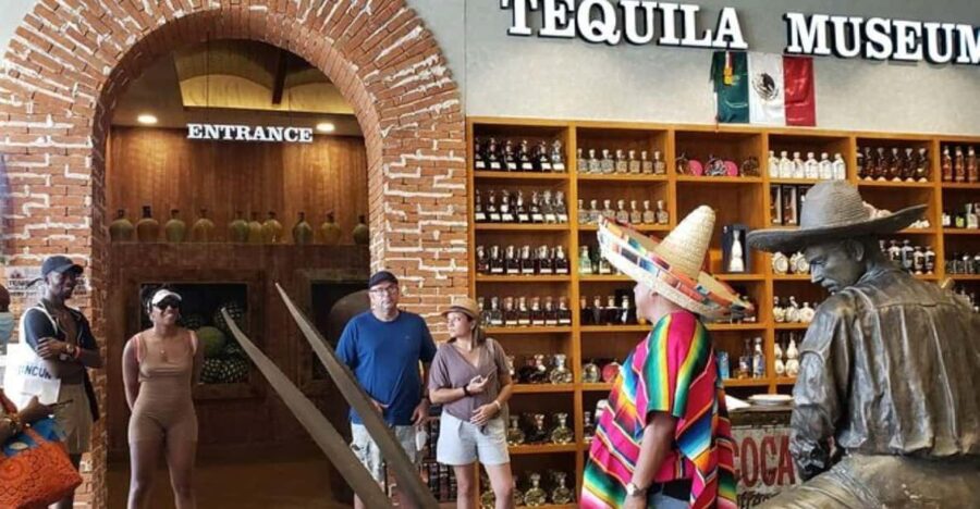Cancun: Van Tour - City Adventure Around the Best Stops