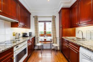 CARLTON COURT - MAYFAIR - Property Overview