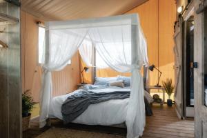 Castlemaine Gardens Luxury Safari Tents - Property Details