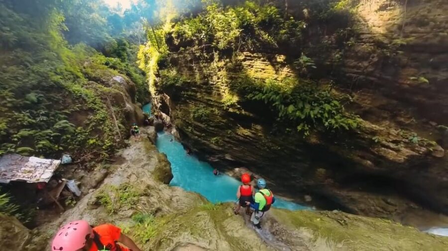 Cebu: Group Tour Kawasan Falls Canyoneering With Ziplining