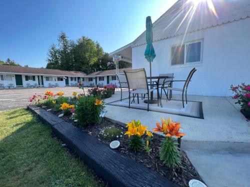 Cedars Motel - Overview and Location